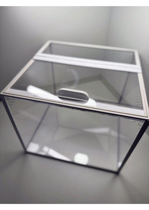 Großzügiges Vogelspinnen Terrarium für Bodenbewohner mit viel Platz für Substrat