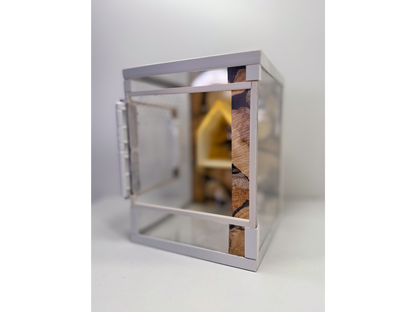 Acrylglasterrarium für Springspinnen und Baumbewohner in Holzoptik mit geoeffneter Tuer von der Seite