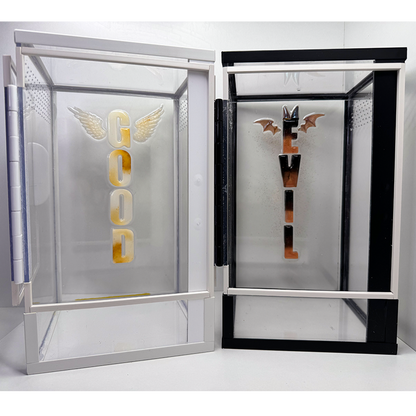 Acrylglasterrarien für baumbewohnende Spinnen als Set mit Buchstaben aus Epoxidharz